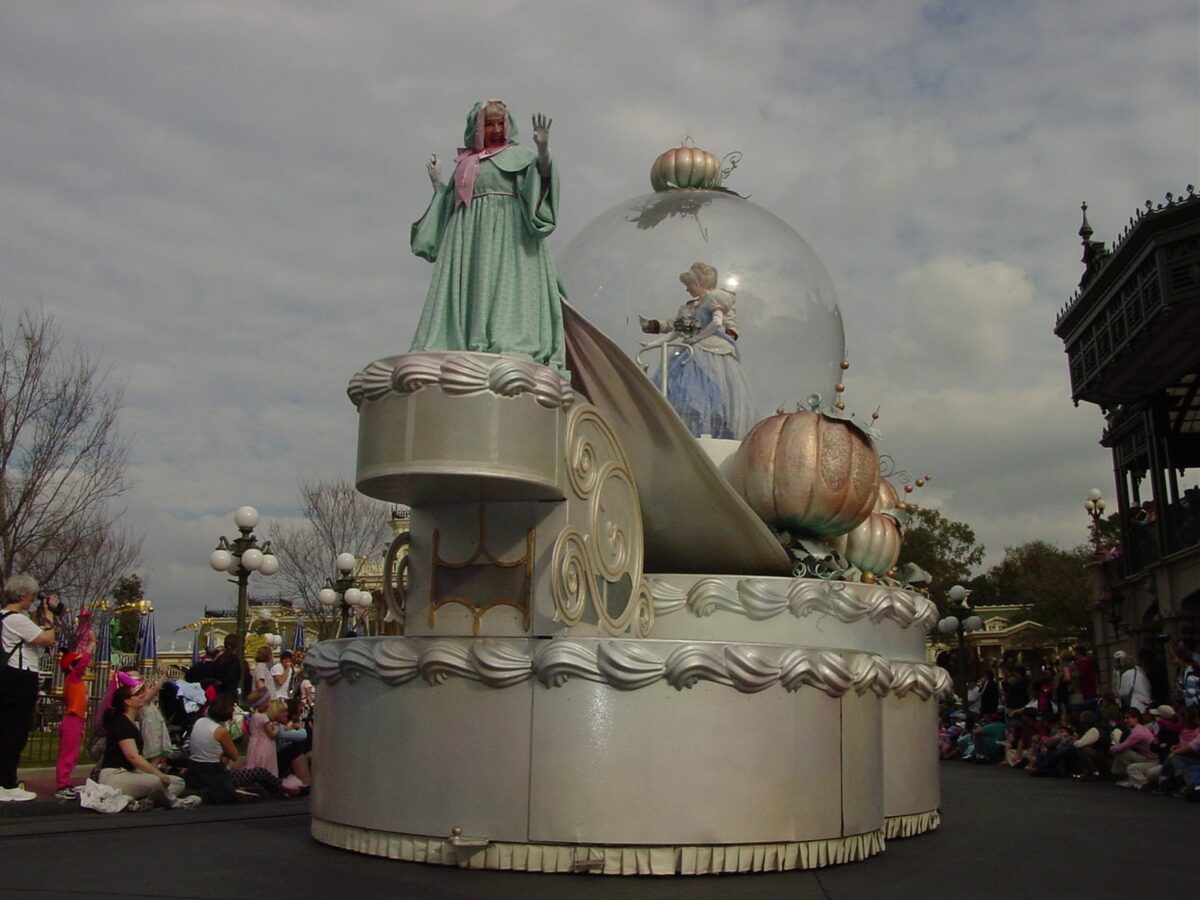 Share A Dream Come True Parade - Cinderella Float